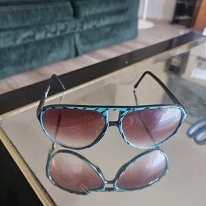 PAIR Tortoiseshell Sunglasses – Pink Gradient LensesStylish PAIR® sunglasses